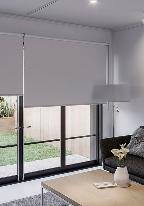 Cortina enrollable Blackout color blanco para bloqueo total de luz