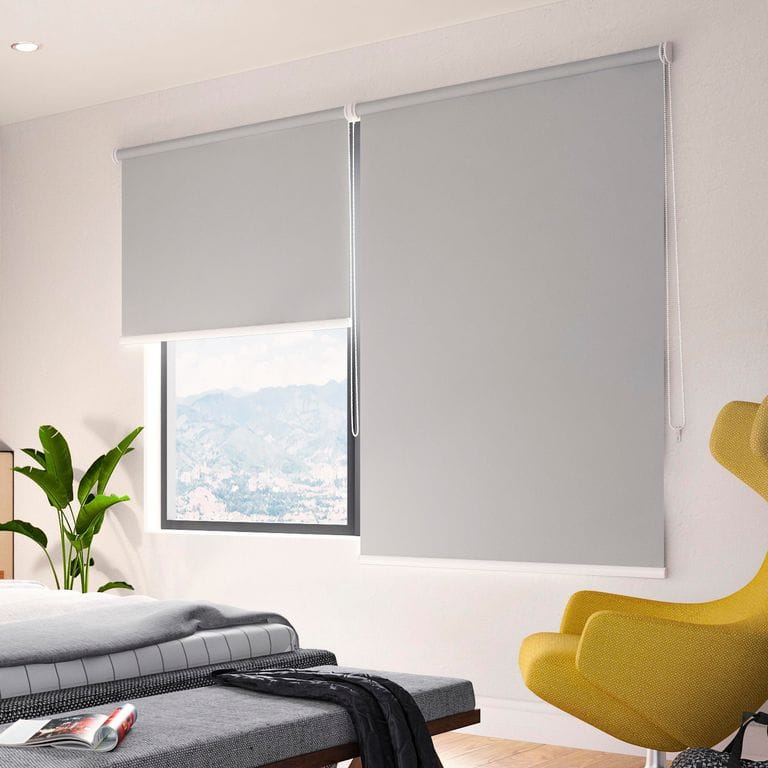 Cortina enrollable Blackout color blanco para bloqueo total de luz
