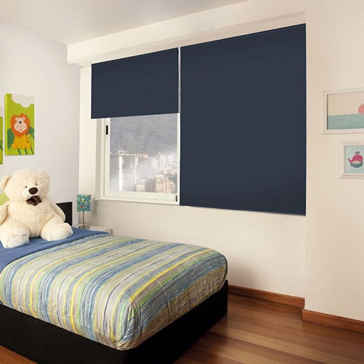 Cortina enrollable Blackout color blanco para bloqueo total de luz